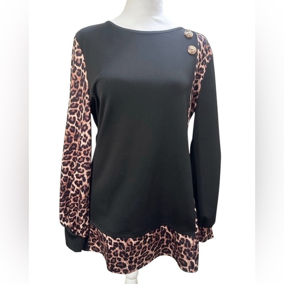 Flattering Women’s Animal Print Top. Size Small - Picture 1 of 5
